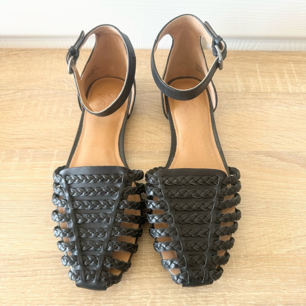 Women's Crown Vintage Moneth Sandals 6